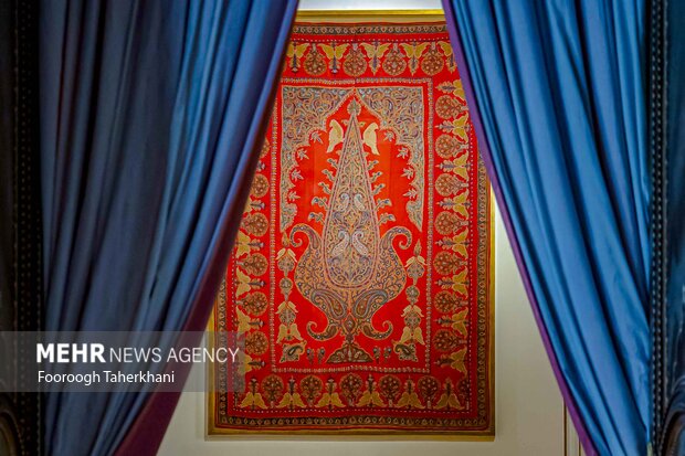 کاخ مرمر یکی از کاخهای تاریخی تهران که در سال ۱۳۱۳ به دستور رضاشاه پهلوی تأسیس شده است. این اثر بهعنوان یکی از آثار ملی ایران به ثبت رسیده است