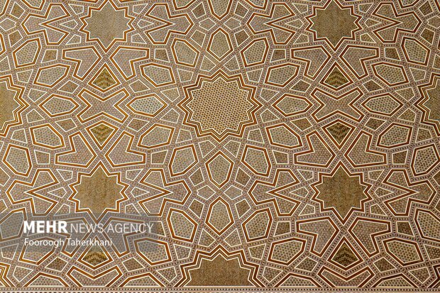 تالار خاتم کاخ مرمر تهران.این تالار تمام خاتم از آثار باشکوه خاتم در دوره معاصر به شمار میآید