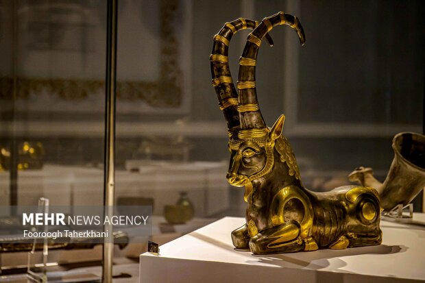 کاخ مرمر یکی از کاخهای تاریخی تهران که در سال ۱۳۱۳ به دستور رضاشاه پهلوی تأسیس شده است. این اثر بهعنوان یکی از آثار ملی ایران به ثبت رسیده است