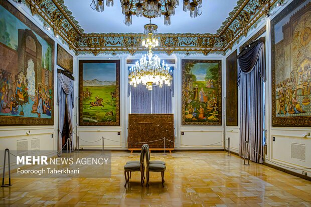 کاخ مرمر یکی از کاخهای تاریخی تهران که در سال ۱۳۱۳ به دستور رضاشاه پهلوی تأسیس شده است. این اثر بهعنوان یکی از آثار ملی ایران به ثبت رسیده است