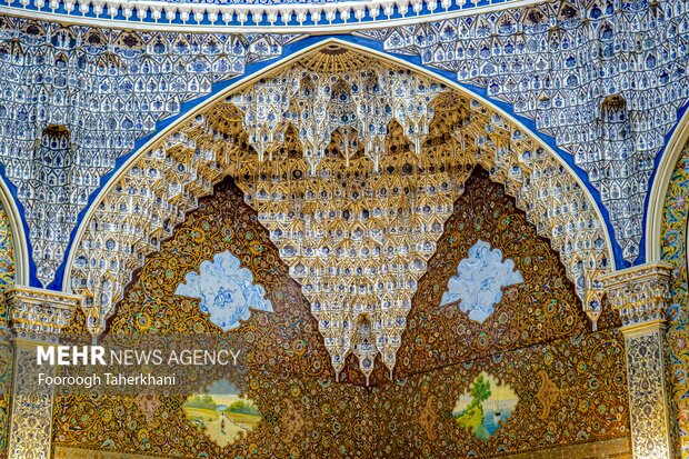 نمای داخل گنبد که با به گنبد مسجد شیخ لطف‌الله شباهت دارد
