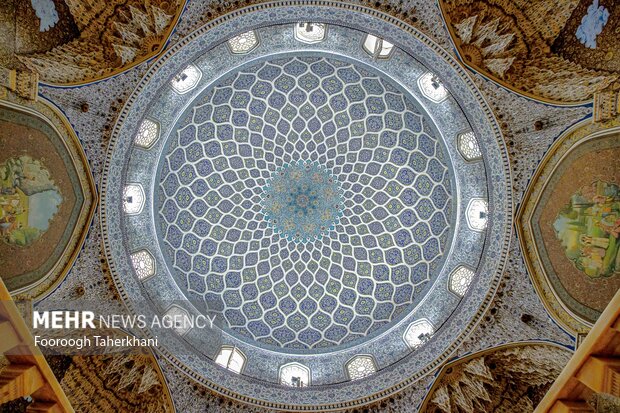 نمای داخل گنبدکاخ مرمر که با به گنبد مسجد شیخ لطف‌الله شباهت دارد