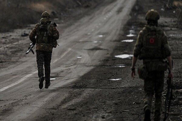 نظامیان اوکراینی به دنبال مهمات عمل نکرده روسیه در باتلاق‌ها