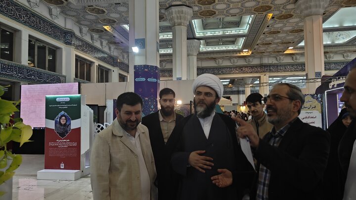 حجت الاسلام قمی از سی و یکمین نمایشگاه بین المللی قرآن بازدید کرد