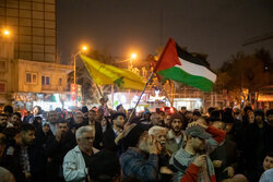 ایران میں برطانوی سفارت خانے کے سامنے احتجاجی مظاہرہ