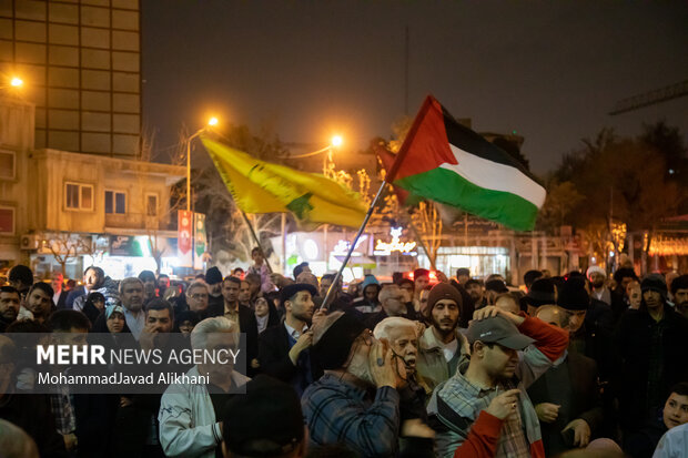 ایران میں برطانوی سفارت خانے کے سامنے احتجاجی مظاہرہ
