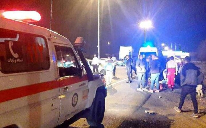 وقوع تصادف زنجیرهای در محور آرادان- سرخه؛ ۵ نفر مصدوم شدند وقوع تصادف زنجیرهای در محور آرادان- سرخه؛ ۵ نفر مصدوم شدند