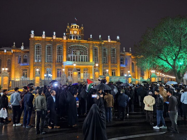 Tebriz halkı İsrail'in Şifa hastanesine yönelik saldırılarını kınadı Tebriz halkı İsrail'in Şifa hastanesine yönelik saldırılarını kınadı