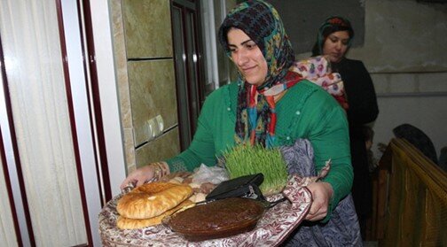 رسمهای ماه رمضان در بام ایران؛ از برش پیراهن مراد تا کاکولیپزان