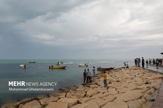 حضور مسافران نوروزی در ساحل بوشهر 
