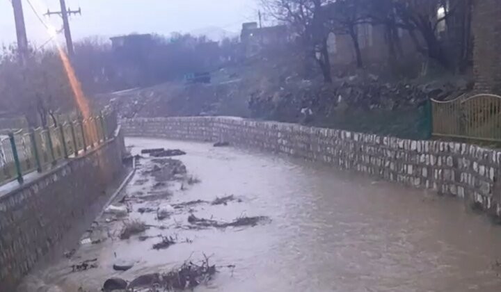 رودخانه فصلی روستای آقداش در پی بارش باران