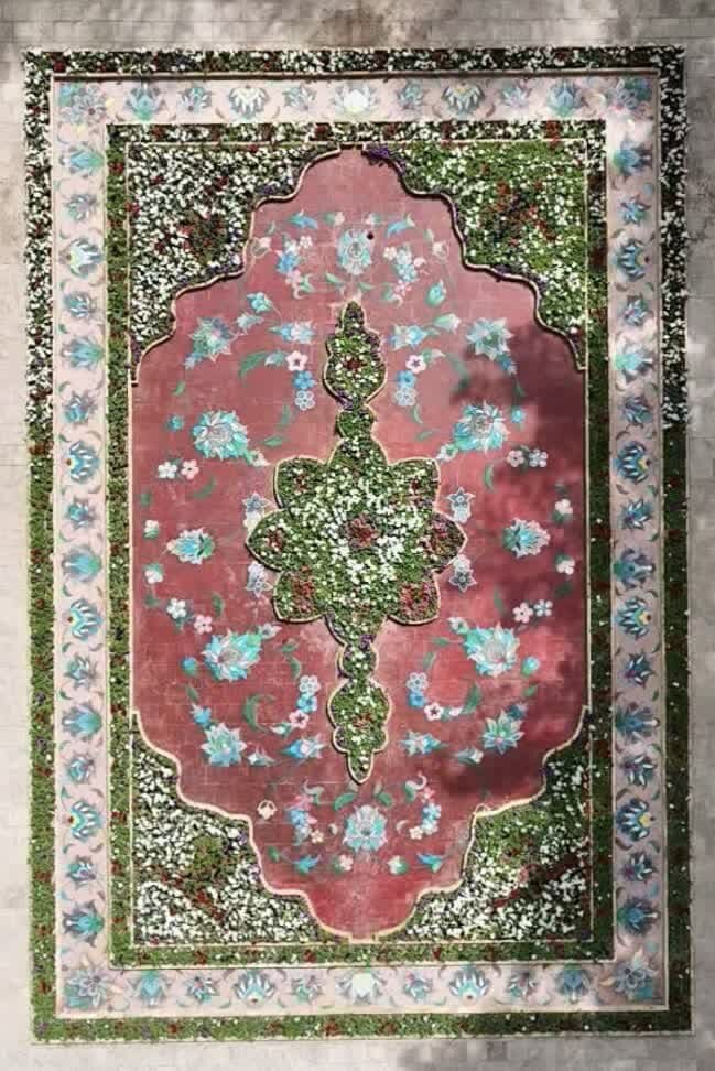 اجرای بزرگ‌ترین فرش گل استان یزد در اردکان