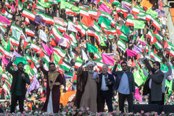 برگزاری محفل امام حسنی‌ها در ورزشگاه آزادی اقدام جریان مؤمن و انقلابی بود