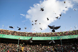 Iranians attend 100K-seat stadium to back Gazans