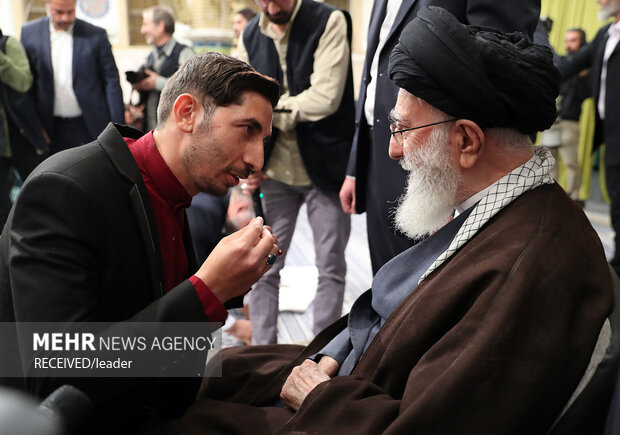 دیدار شاعران با رهبر معظم انقلاب اسلامی