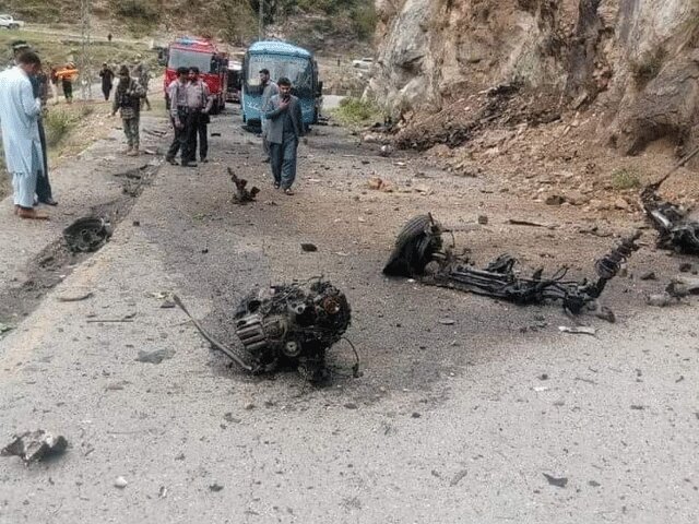 پاکستانی صوبہ خیبرپختونخوا میں خودکش حملہ، 5 چینی انجینئرز سمیت 6 افراد جاں بحق+ ویڈیو