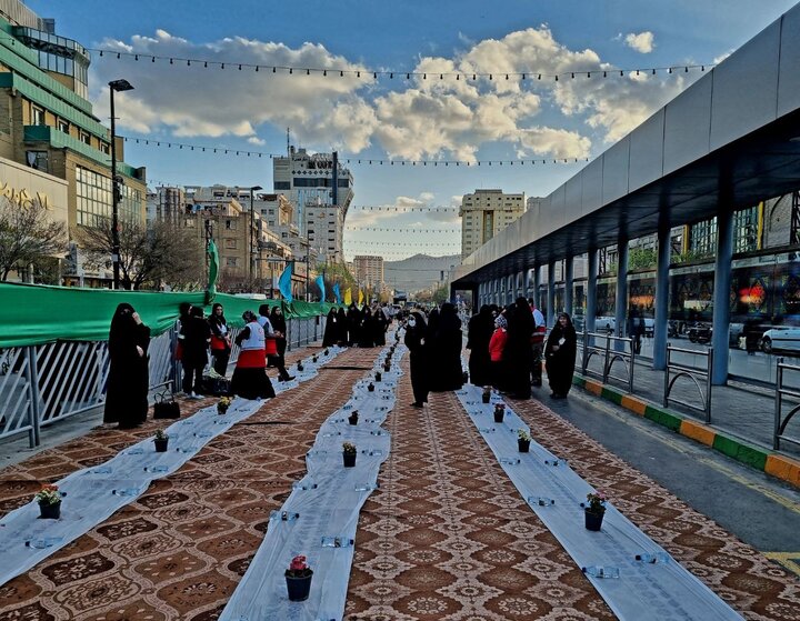 سفره افطار ۶کیلومتری در مشهد