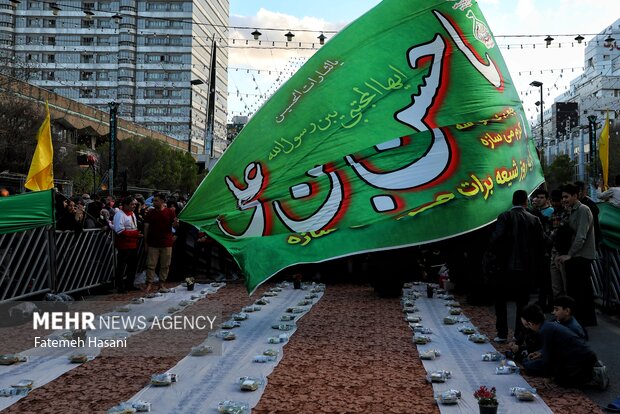 سفره افطاری ۶ کیلومتری در مشهد