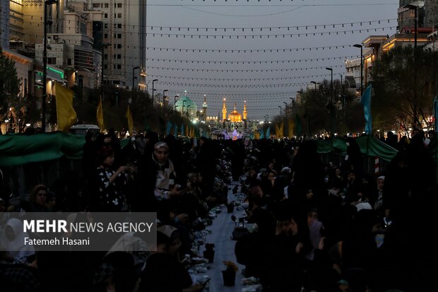 سفره افطاری ۶ کیلومتری در مشهد