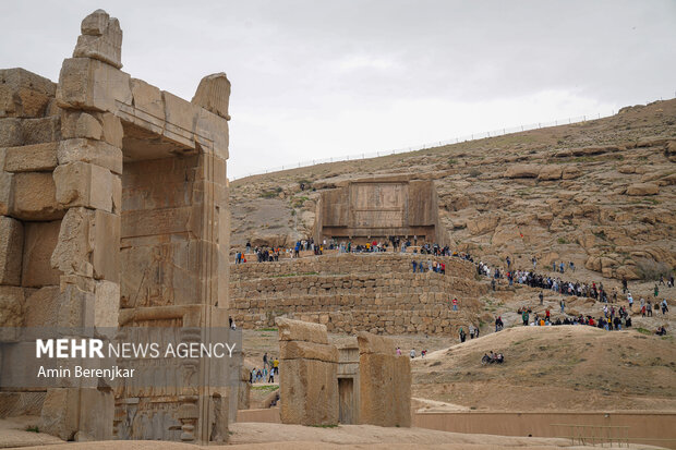 لغو ممنوعیت صادرات تخت نرد و گمانه زنی در تخت جمشید