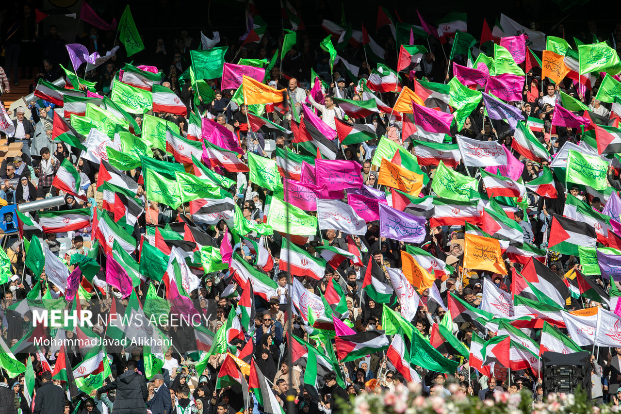 Iranians attend 100K-seat stadium to back Gazans