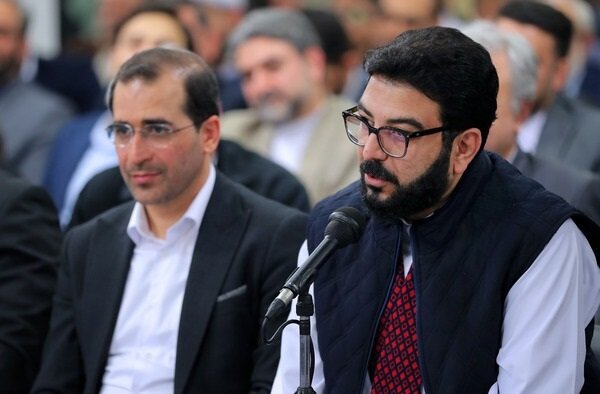 مبادا شعر به انزوا برود 4 پایگاه خبری ججین مبادا شعر به انزوا برود!