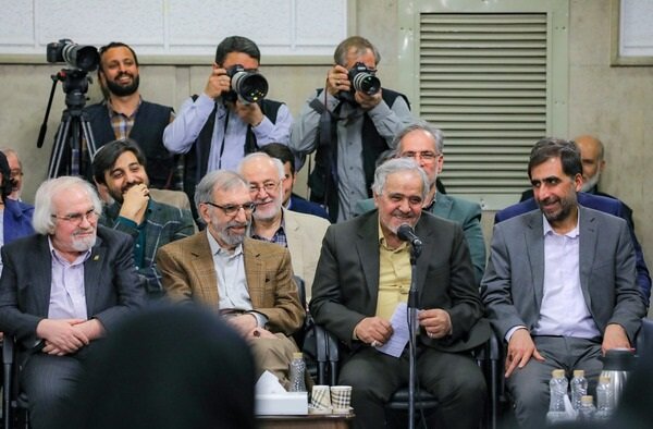 مبادا شعر به انزوا برود 3 پایگاه خبری ججین مبادا شعر به انزوا برود!