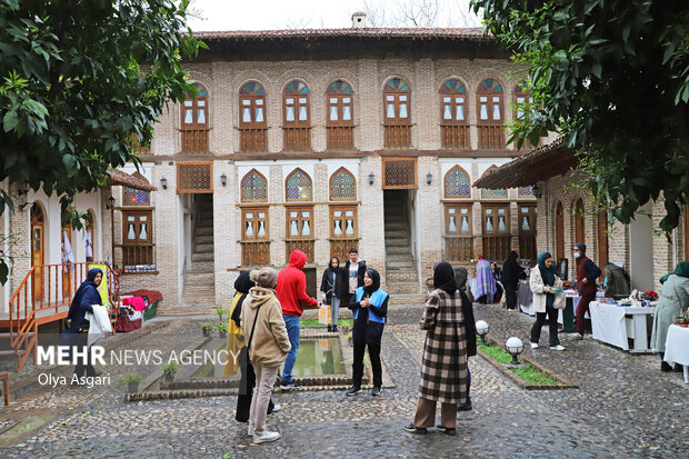 گردشگران نوروزی در بافت تاریخی گرگان