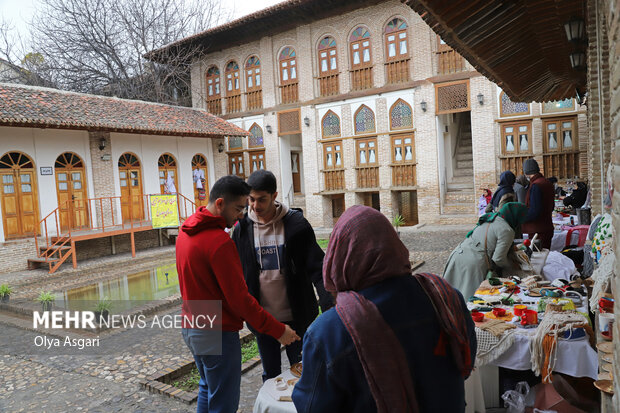 گردشگران نوروزی در بافت تاریخی گرگان