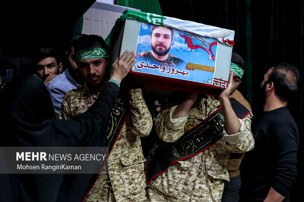 مراسم وداع با پیکر مطهر شهیدالقدس «بهروز واحدی» مراسم وداع با پیکر مطهر شهیدالقدس «بهروز واحدی»