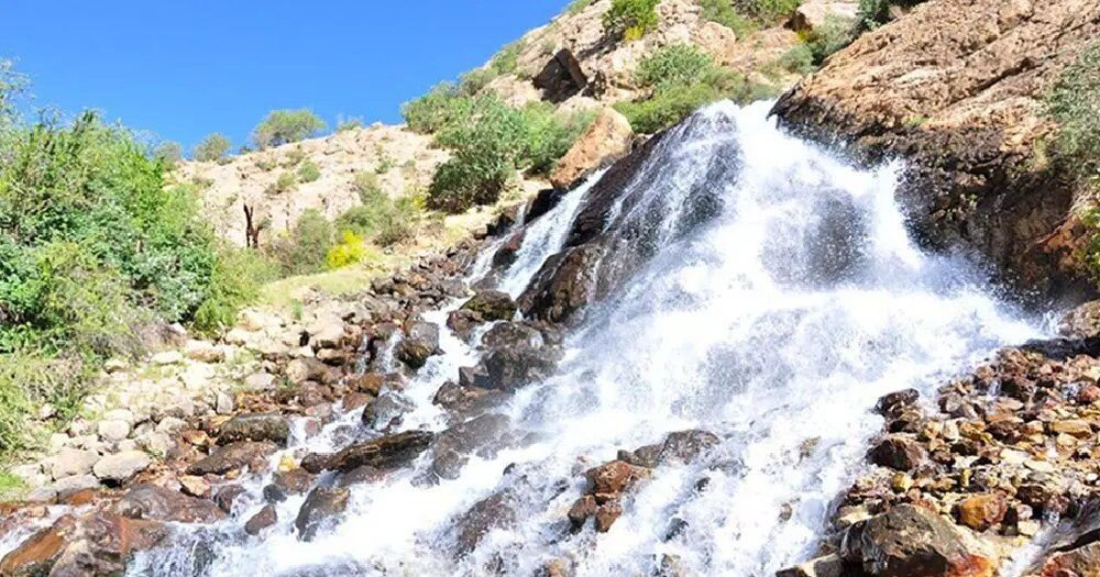 تلفیق روحنواز چشمهسارها و کوهها در فریدونشهر