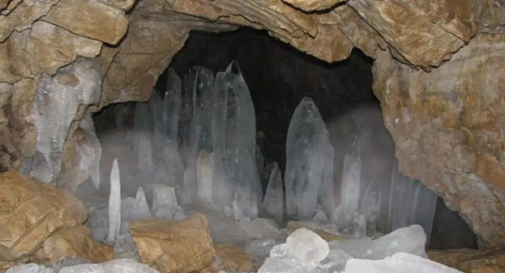 تلفیق روحنواز چشمهسارها و کوهها در فریدونشهر