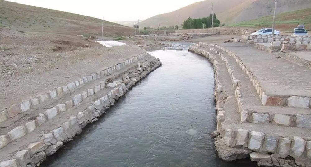 تلفیق روحنواز چشمهسارها و کوهها در فریدونشهر