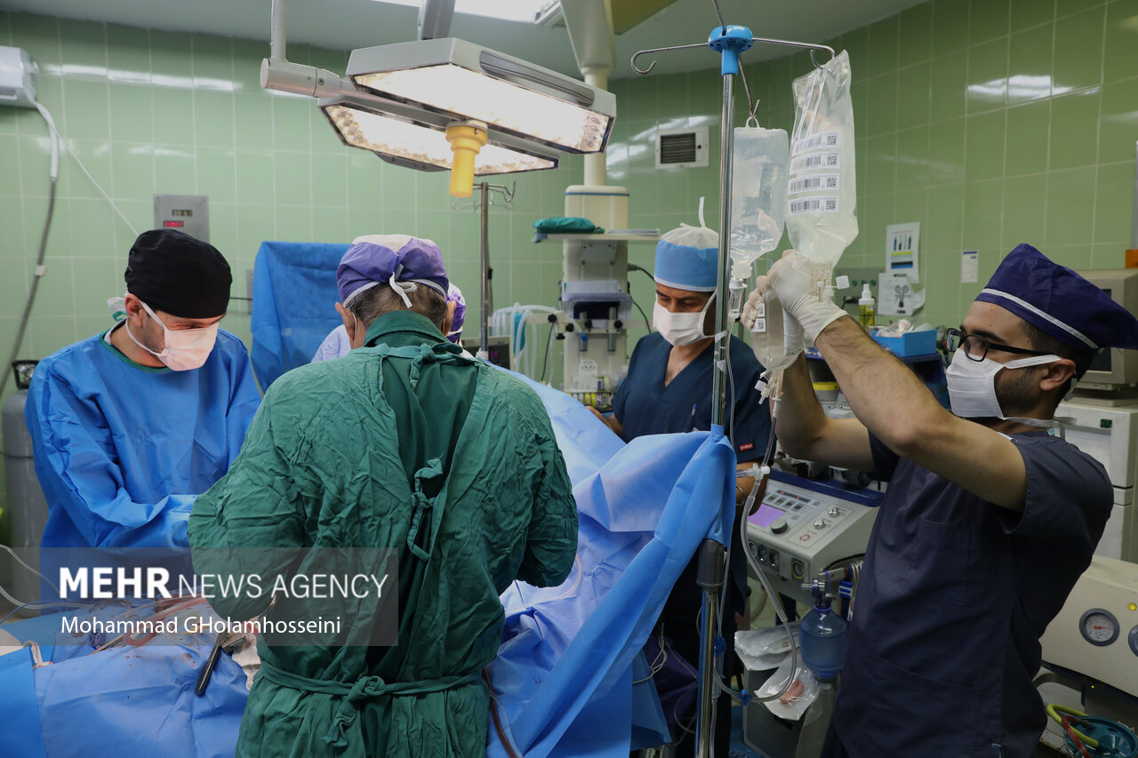 پیوند دریچه آئورت بدون نیاز به جراحی در بیمارستان امام(ره) اردبیل