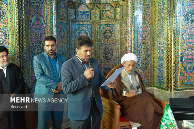 برگزاری نماز جماعت در مسجد نصیرالملک شیراز