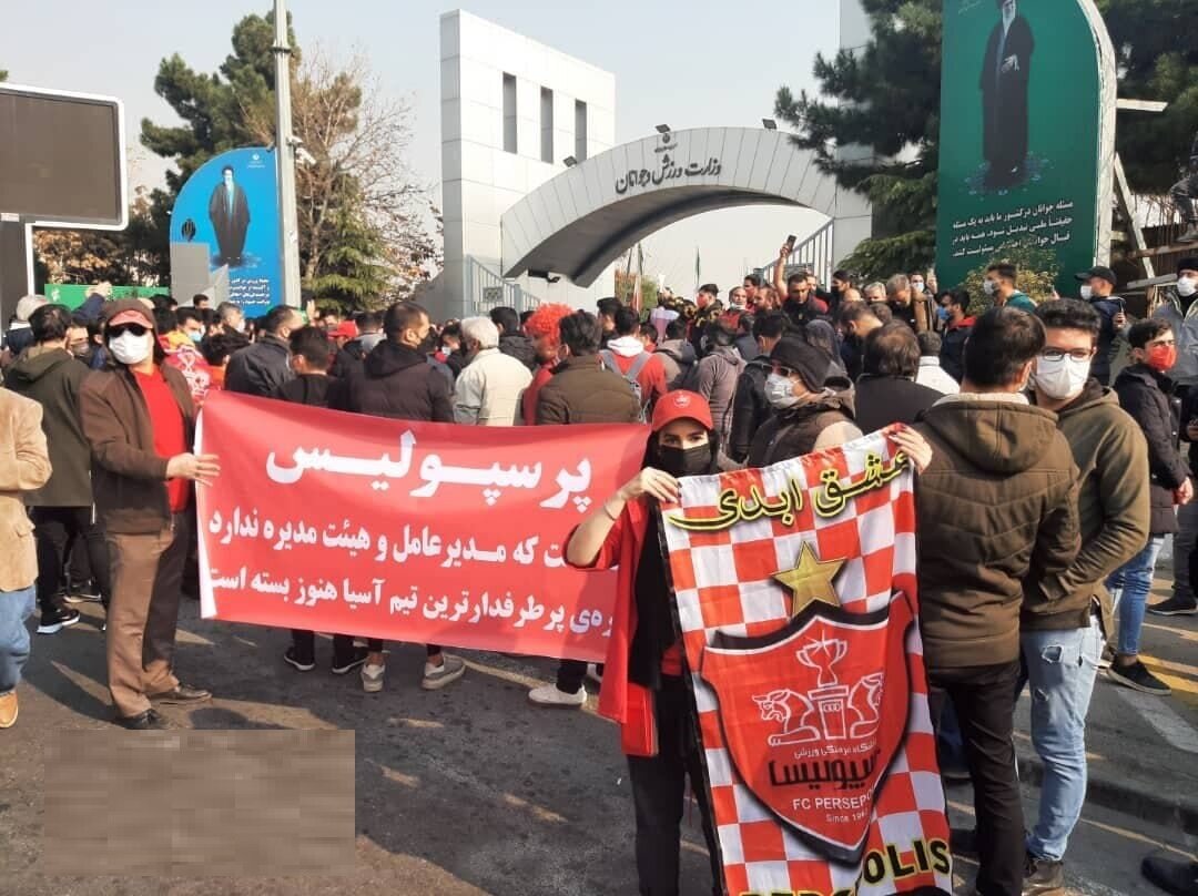 هواداران در فوتبال ایران هویت ندارند/ ورزشگاه آزادی خشونتزا است