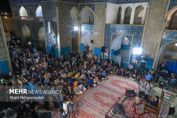 مسجد جامع یزد میں تلاوت قرآن کریم کی محفل میں مومنین کی شرکت
