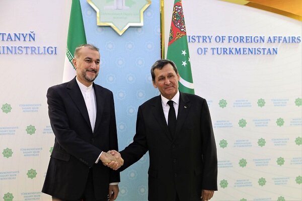 İran ve Türkmenistan dışişleri bakanları görüştü