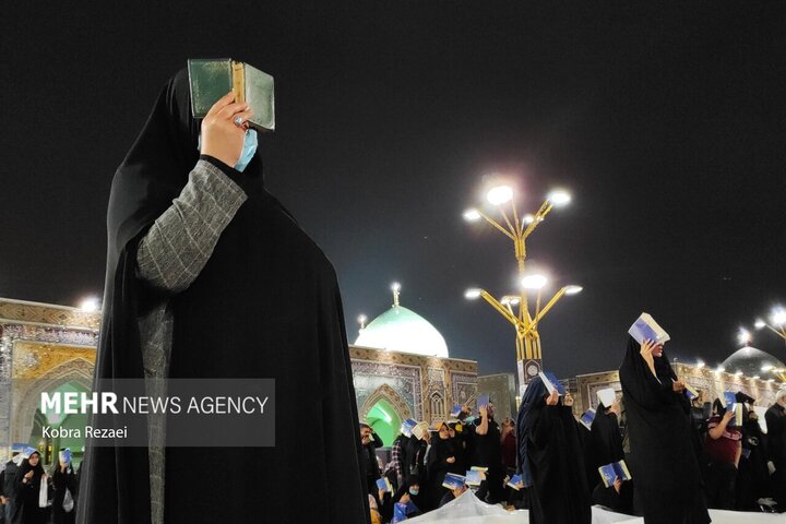 İmam Rıza'nın türbesi siyaha büründü İmam Rıza'nın türbesi siyaha büründü