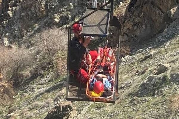 امدادرسانی به کوهنورد ۳۵ ساله در ارتفاعات دربند