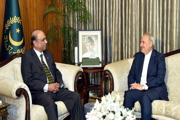 السفير الإيراني لدى باكستان يدعو لتعزيز العلاقات الاقتصادية مع اسلام أباد