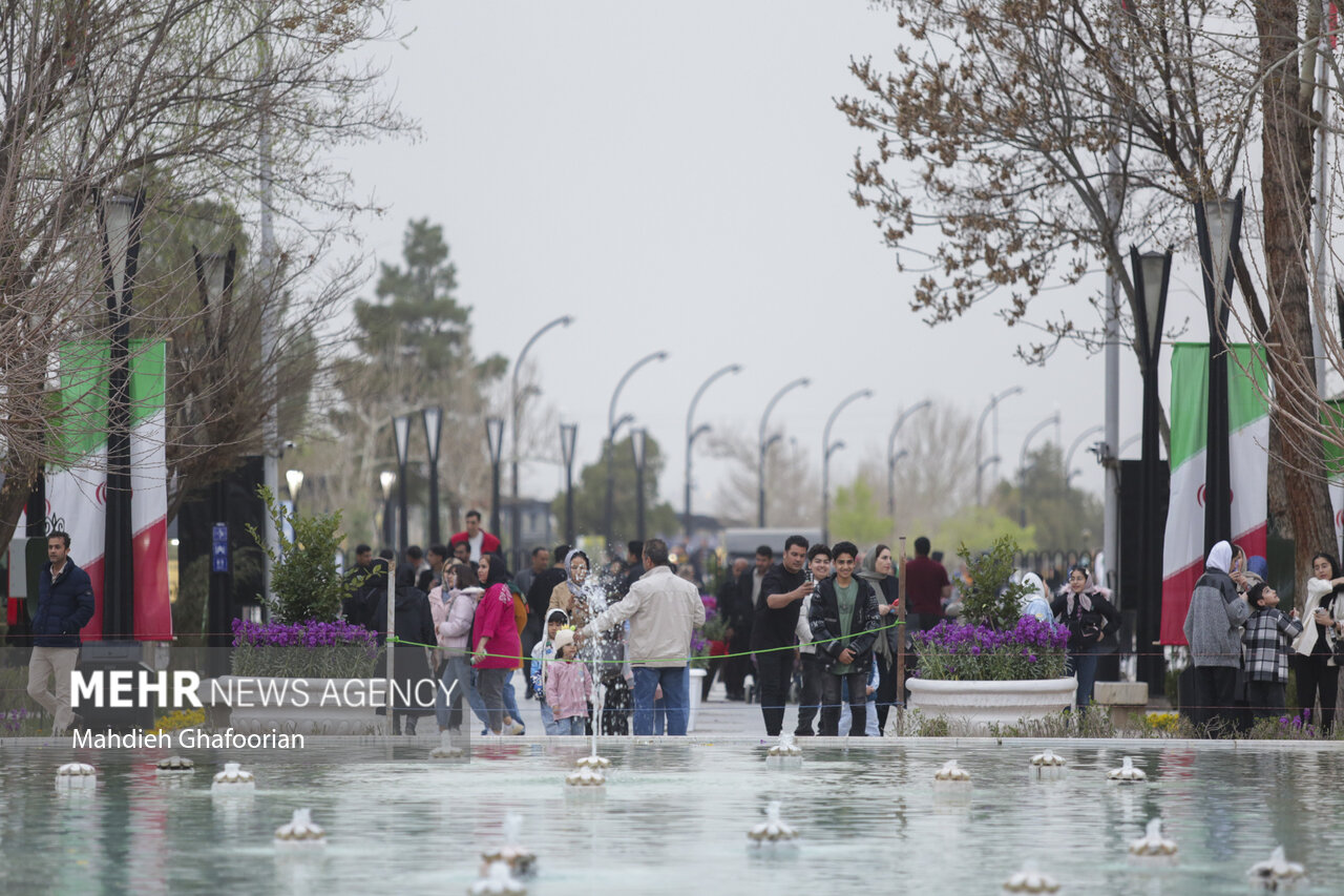 روزی برای بزرگداشت زبان فارسی/ابوالقاسم فردوسی؛ پاسدار زبان مادری
