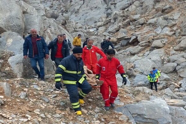 سه فرد گرفتار در ارتفاعات کوه سیاه  لنده نجات یافتند