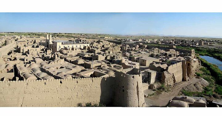 کویر ورزنه منظرهای زیبا برای تماشای تپههای شنی