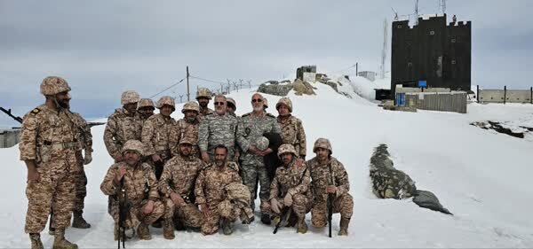 دیدار عیدانه فرمانده نیروی زمینی سپاه با رزمندگان مستقر در مرزها