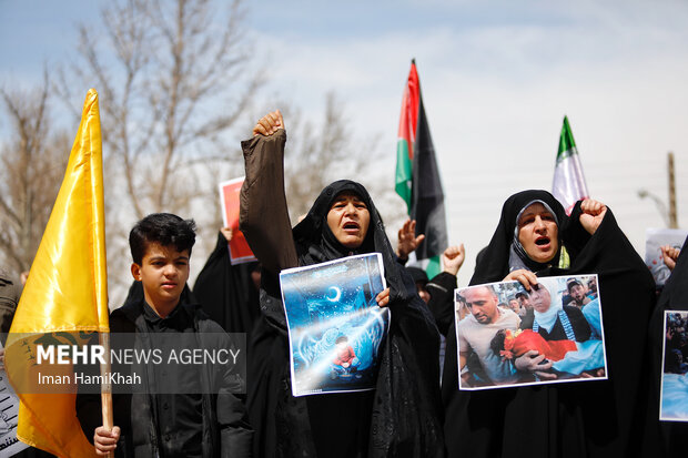 تجمع مردمی دانشجویی در حمایت از مادران و‌کودکان غزه در همدان