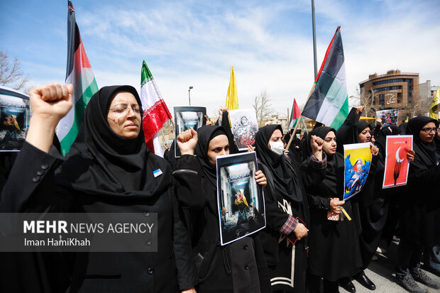 تجمع مردمی دانشجویی در حمایت از مادران و‌کودکان غزه در همدان