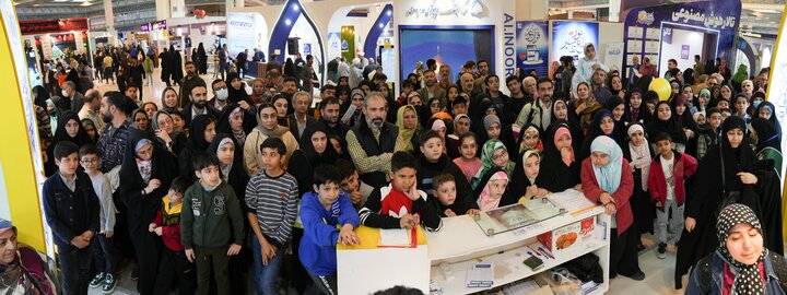 جذب صد هزار نفر مخاطب برای پویش زندگی با آیه ها در نمایشگاه قرآن