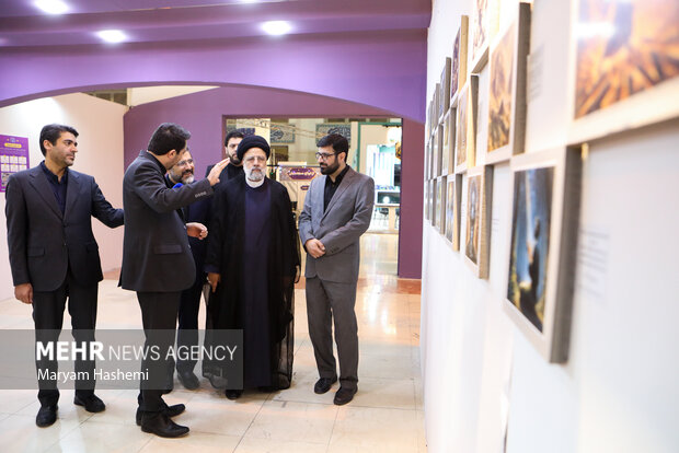 مراسم بیست و نهمین آیین تکریم خادمان قرآن کریم جمهوری اسلامی ایران با حضور حجت الاسلام سید ابراهیم رییسی بعدازظهر شنبه ۱۱ فروردین ۱۴۰۳ در مصلی امام خمینی برگزار شد