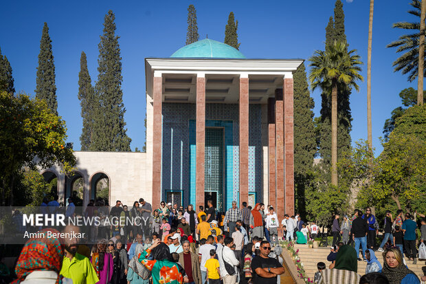 صالحی امیری: درحال طراحی اکومسیرهای تمدنی در شیراز هستیم صالحی امیری: درحال طراحی اکومسیرهای تمدنی در شیراز هستیم
